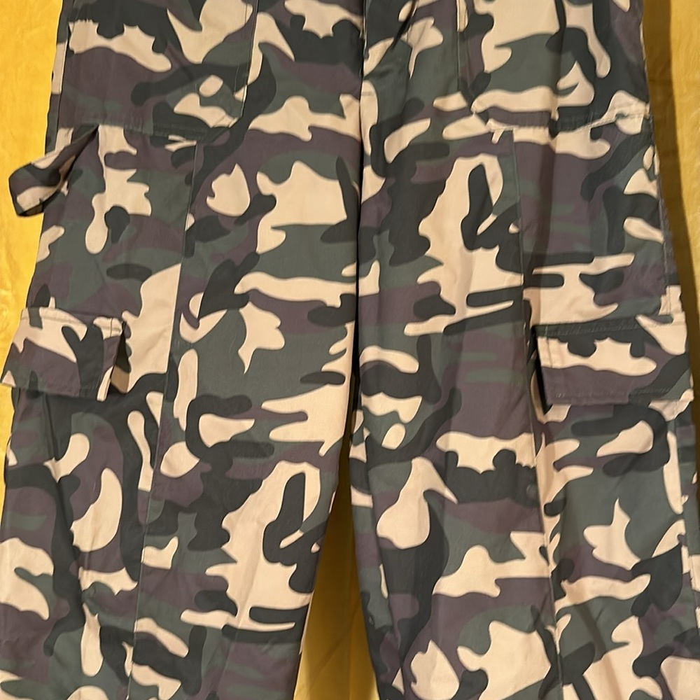 Adorable !!! SHEIN Women’s Camouflage Cargo Pants